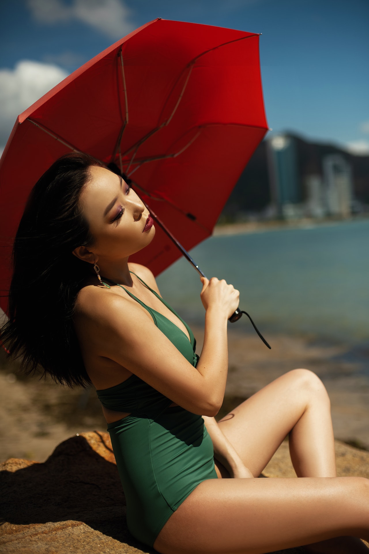 穿着泳装的美女